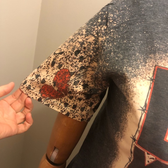 Gildan Softstyle bleached Rip Valentines Shirt - Picture 2 of 2